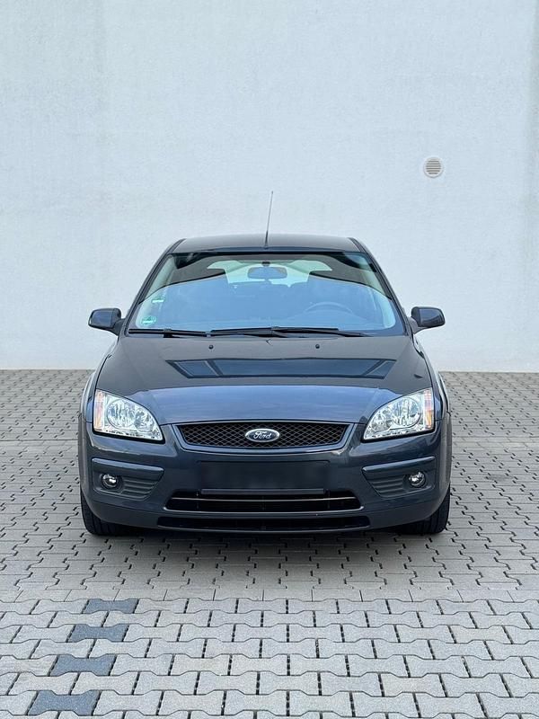 Gebraucht Ford Focus Ghia 125 PS (91 kW) 2007 Grau Kleinwagen