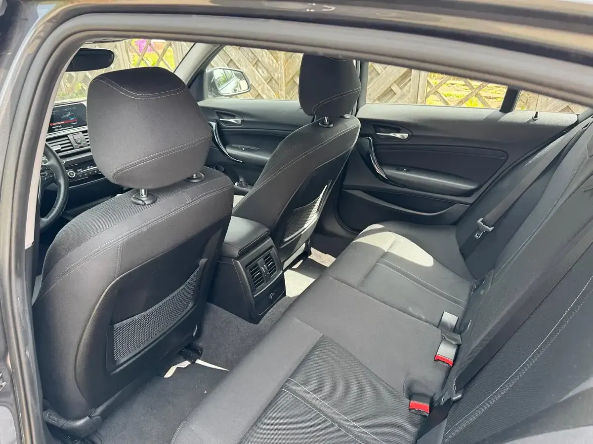 Gebraucht BMW 118 136 PS (100 kW) 2018 Grau Limousine