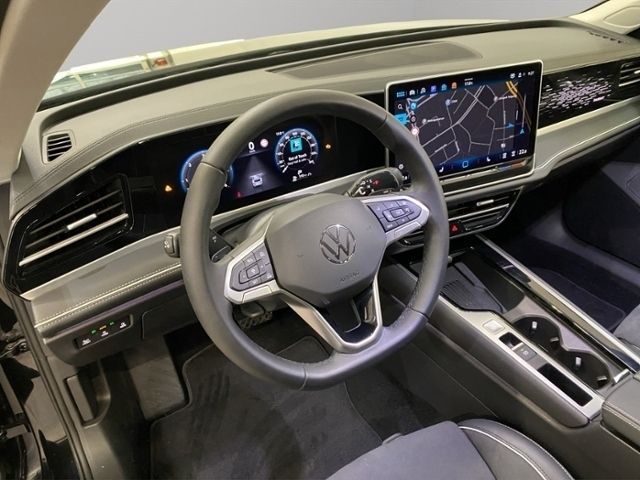 Gebraucht VW Passat Elegance 150 PS (110 kW) 2024 Grenadillschwarz metallic (metallic) Kombi