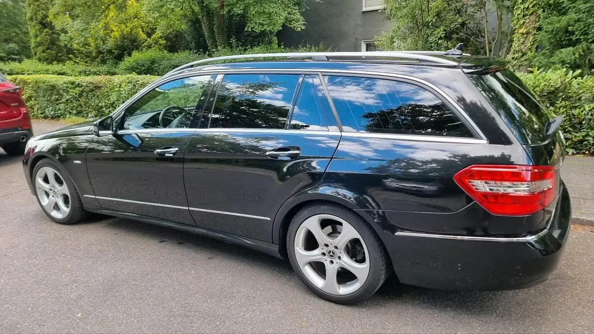 Gebraucht Mercedes E350 265 PS (194 kW) 2010 Schwarz Kombi