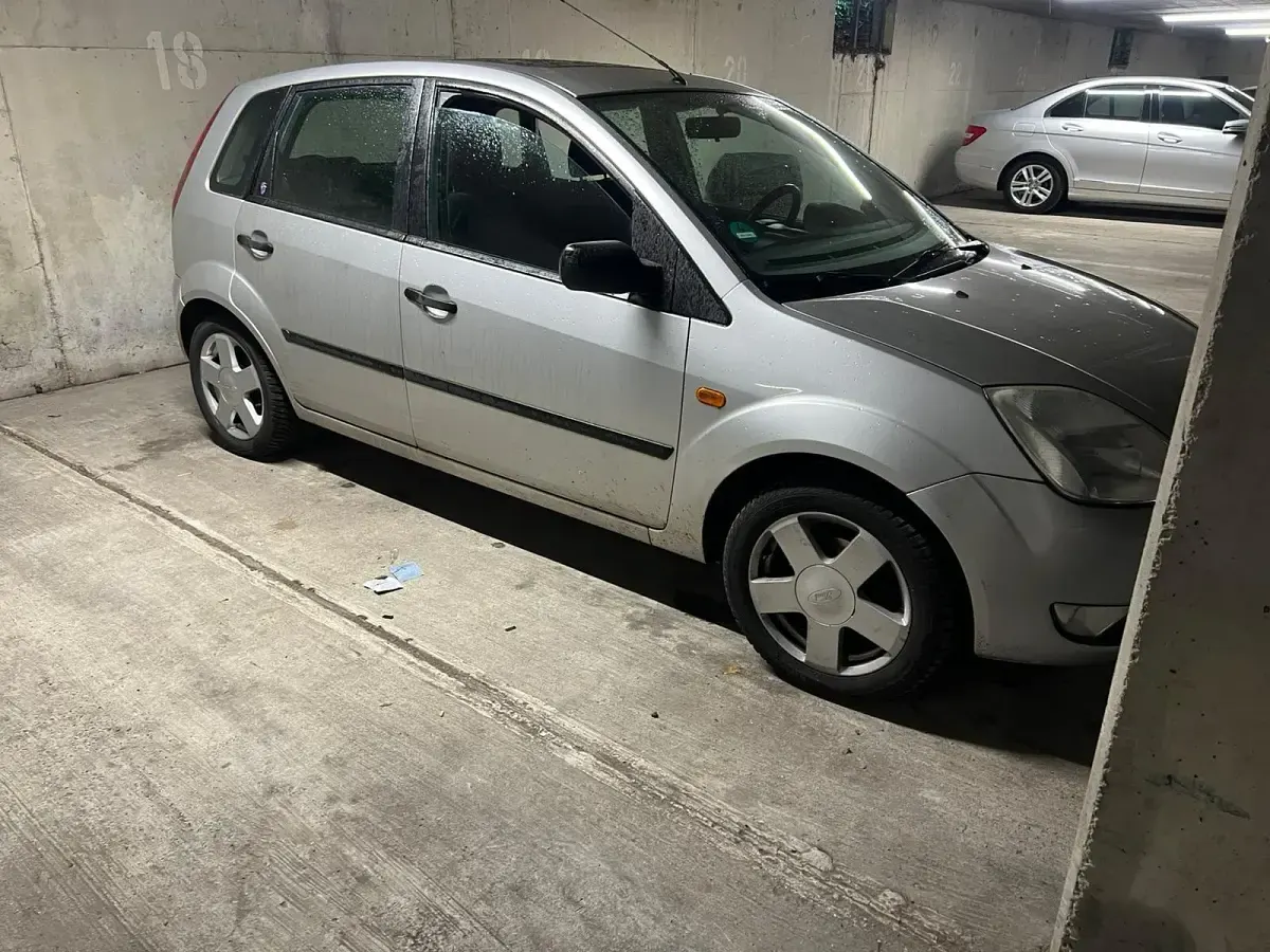 Second-hand Ford Fiesta 80 CP (58 kW) 2004 Argintiu Hatchback