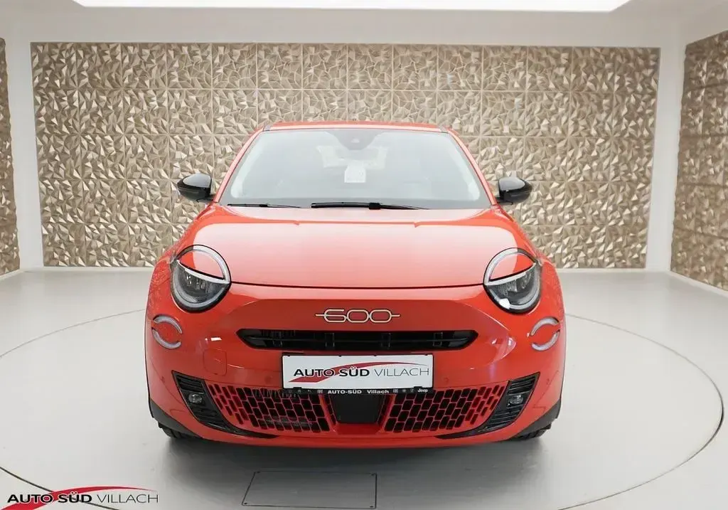 Neu Fiat 600 101 PS (74 kW) 2025 Orange SUV