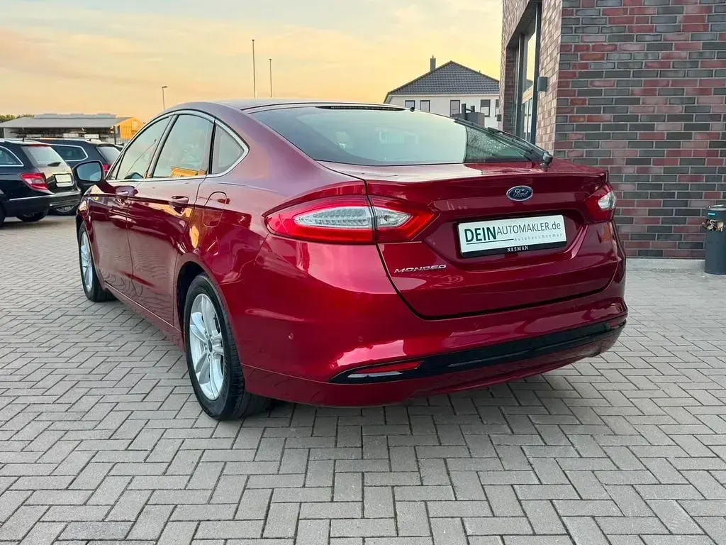 Gebraucht Ford Mondeo Titanium 150 PS (110 kW) 2014 Rot Limousine