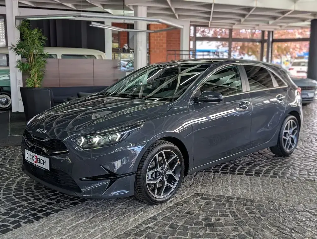 Używany Kia Ceed Style 140 KM (102 kW) 2025 Szary Hatchback