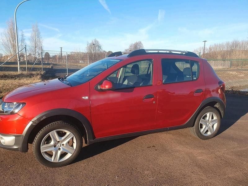Gebraucht Dacia Sandero Stepway 90 PS (66 kW) 2016 Rot Limousine