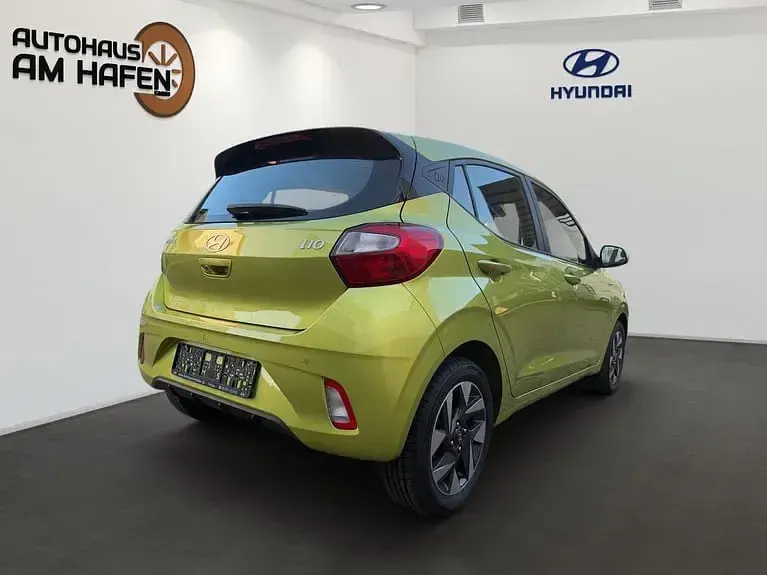 Gebraucht Hyundai i10 Trend 84 PS (61 kW) 2024 Grün Kleinwagen