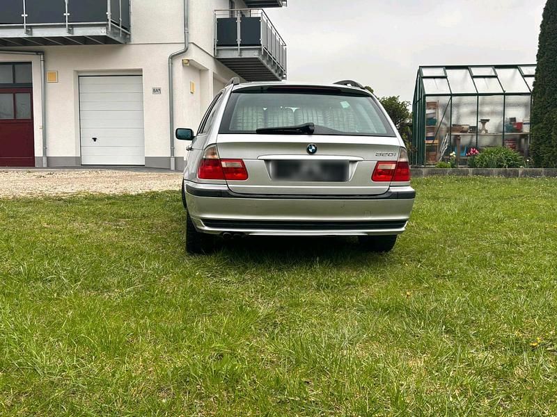 Gebraucht BMW 320 170 PS (125 kW) 2003 Silber Kombi