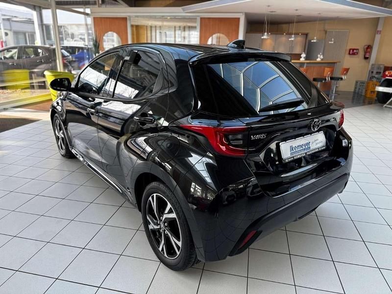 Gebraucht Toyota Yaris Team 125 PS (91 kW) 2024 Mysticschwarz mica Kleinwagen
