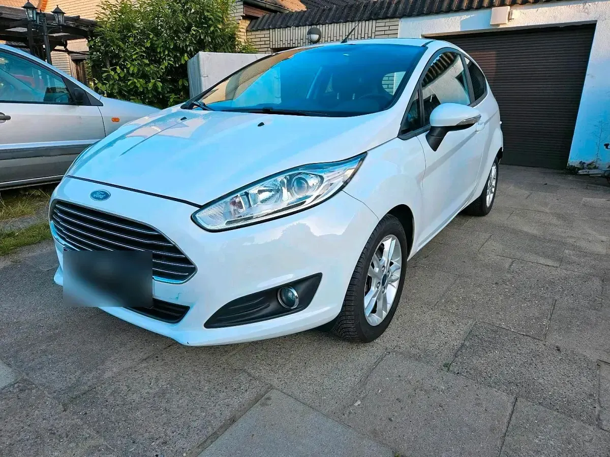 Gebraucht Ford Fiesta 100 PS (73 kW) 2015 Weiß Kleinwagen