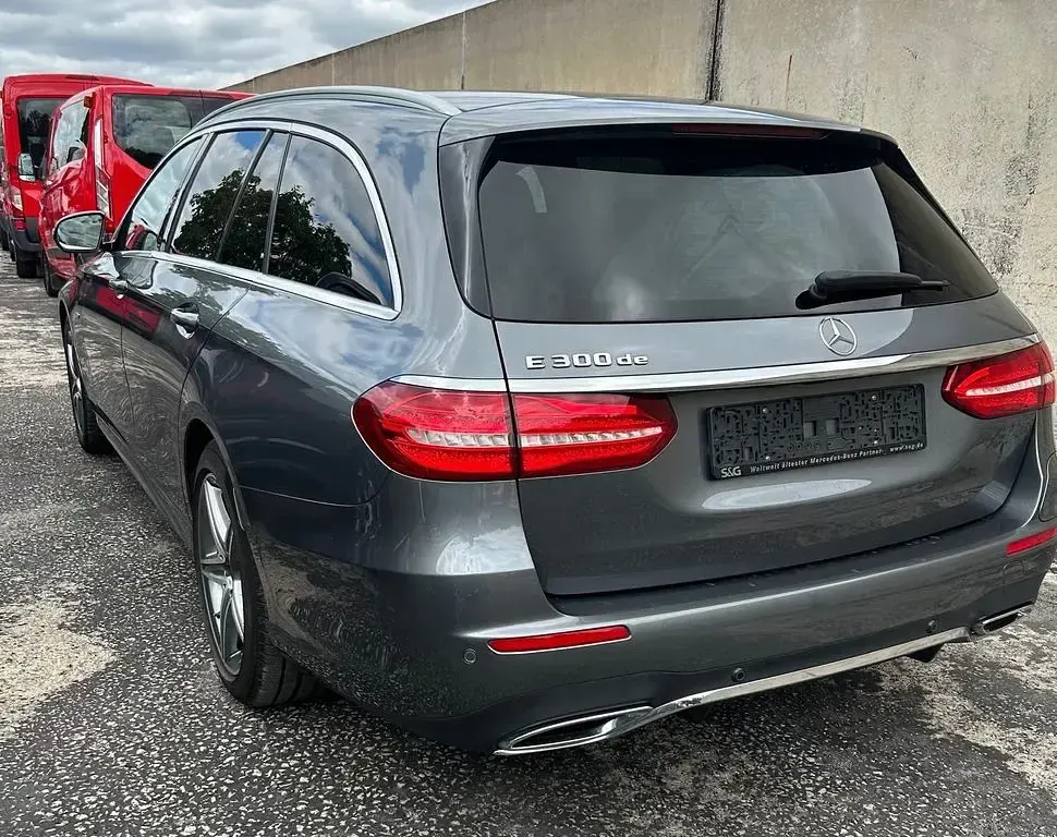 Gebraucht Mercedes E300 AMG 194 PS (142 kW) 2019 Grau Limousine