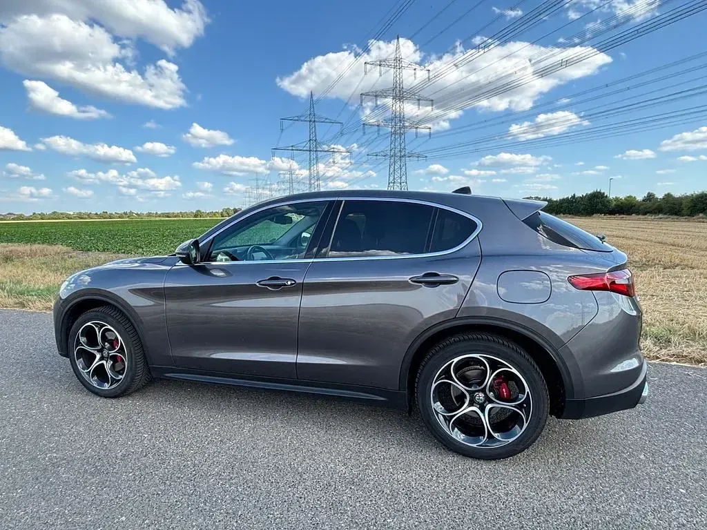 Gebraucht Alfa Romeo Stelvio 209 PS (153 kW) 2019 Grau SUV