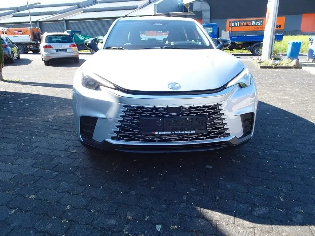 Neu Lexus LBX 136 PS (100 kW) 2026 Silber SUV