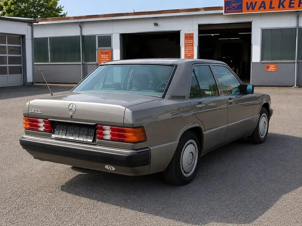 Gebraucht Mercedes 190 122 PS (89 kW) 1989 Grau Limousine