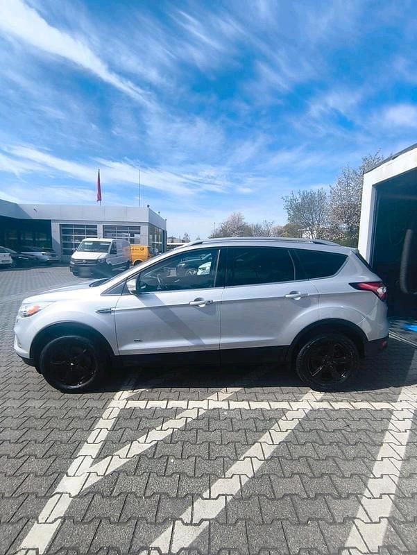 Gebraucht Ford Kuga Titanium 150 PS (110 kW) 2017 Silber SUV