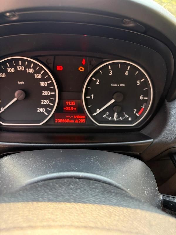 Silber Gebraucht 2005 BMW 116 Kleinwagen | 1.850 € (Fairer Preis) - Bild 1/4