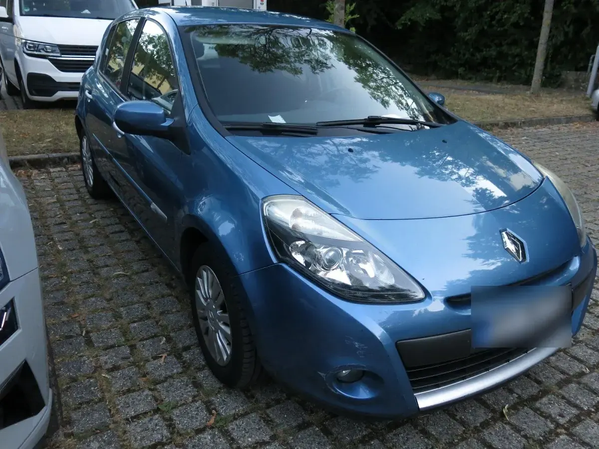Gebraucht Renault Clio III 100 PS (73 kW) 2010 Andere farben Limousine