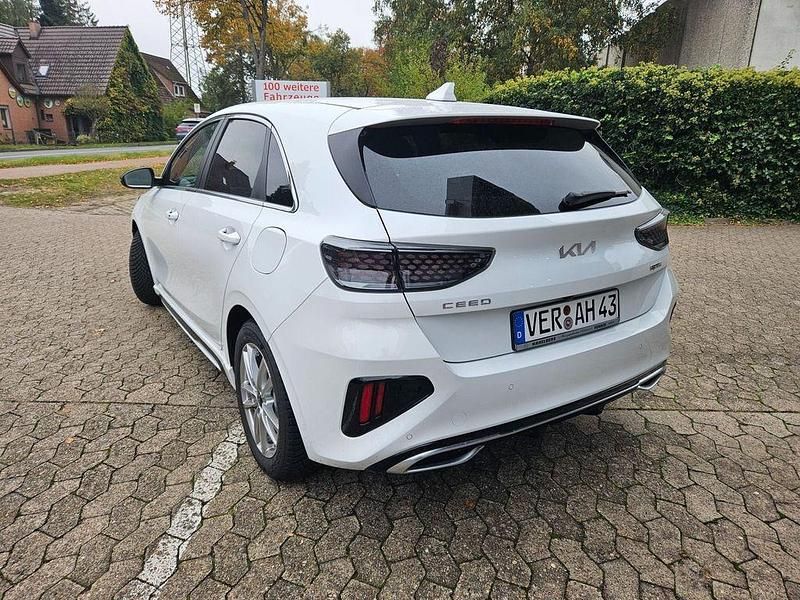 Neu Kia Ceed GT-Line 140 PS (102 kW) 2025 Weiß Kleinwagen
