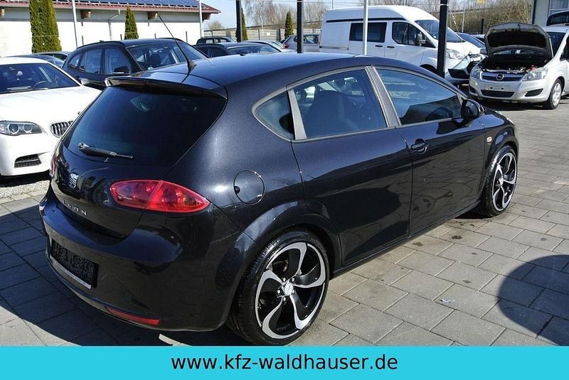 Second-hand Seat Leon Reference 125 CP (91 kW) 2010 Negru Hatchback
