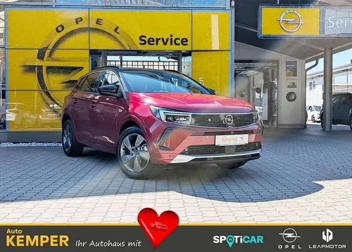 Käytetty Opel Grandland X Elegance 131 HP (96 kW) 2023 Katumaasturi
