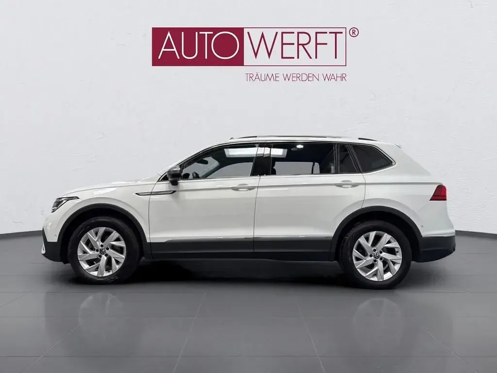 Gebraucht VW Tiguan Allspace Life 150 PS (110 kW) 2024 Weiss SUV