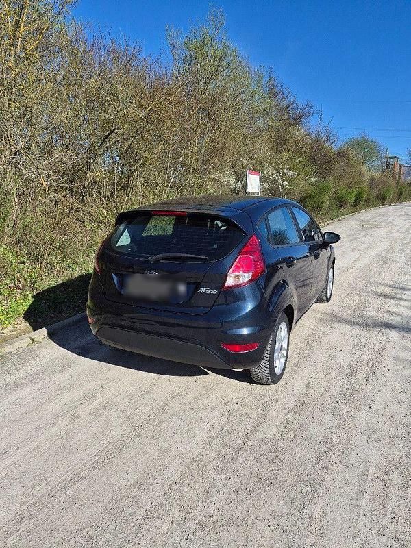 Gebraucht Ford Fiesta SYNC Edition 80 PS (58 kW) 2016 Grau Kleinwagen