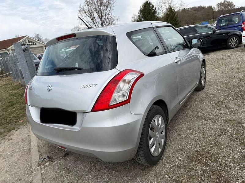 Gebraucht Suzuki Swift Comfort 94 PS (69 kW) 2011 Silber Kleinwagen