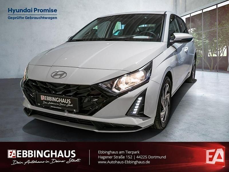 Weiß Gebraucht 2025 Hyundai i20 Trend Kleinwagen | 19.499 € (Fairer Preis) - Bild 1/4