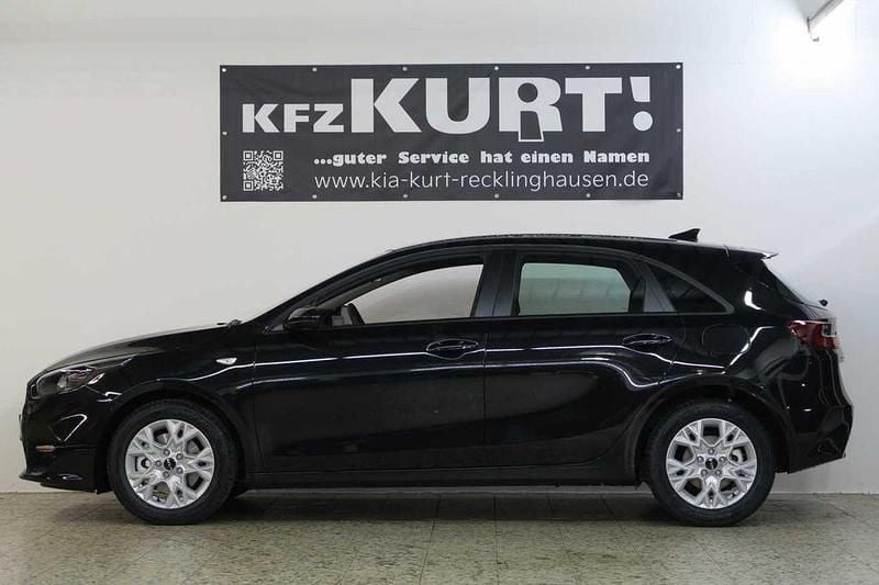 Gebraucht Kia Ceed 120 PS (88 kW) 2023 Schwarz Kleinwagen