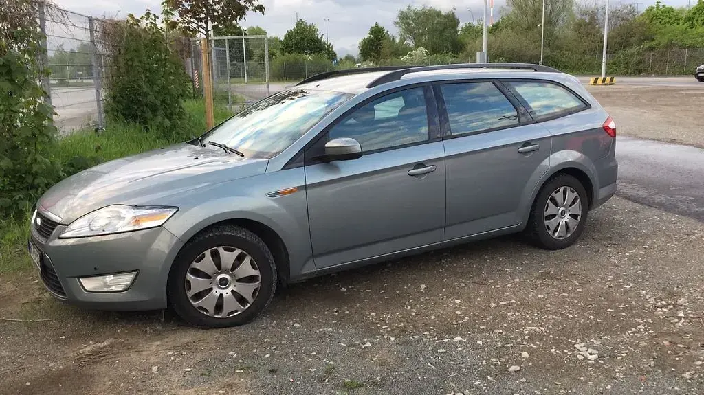 Gebraucht Ford Mondeo 140 PS (102 kW) 2009 Grau Limousine