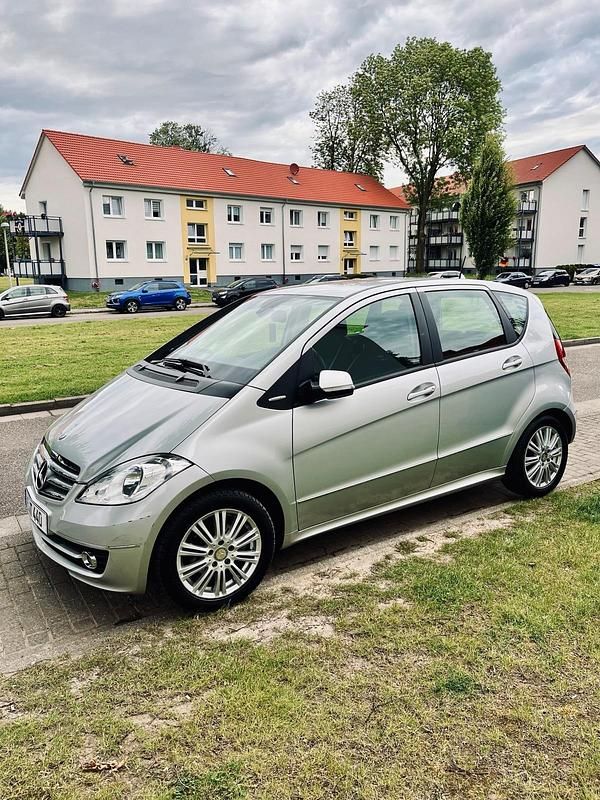 Silber Gebraucht 2009 Mercedes A160 Kleinwagen | 5.500 € (Fairer Preis) - Bild 1/4