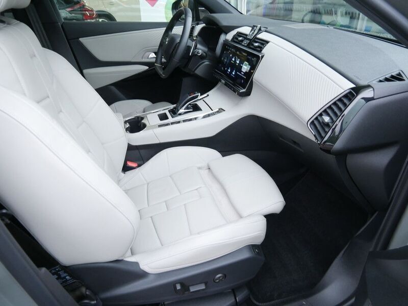 Gebraucht DS Automobiles DS7 Crossback Opera 131 PS (96 kW) 2023 Grau SUV