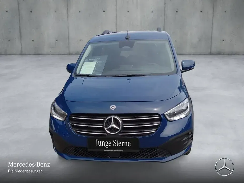 Gebraucht Mercedes T180 131 PS (96 kW) 2025 Blau Van / Kleinbus