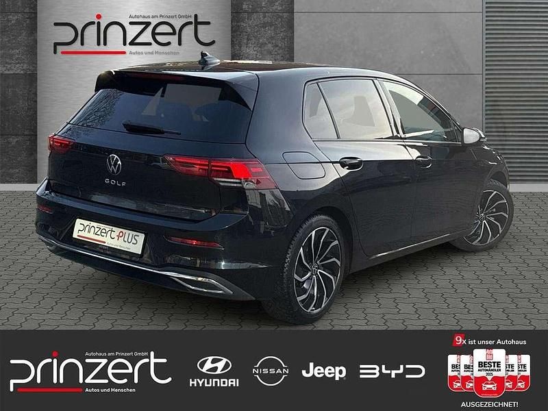 Gebraucht VW Golf VIII Active 150 PS (110 kW) 2023 Deep black perleffekt Limousine