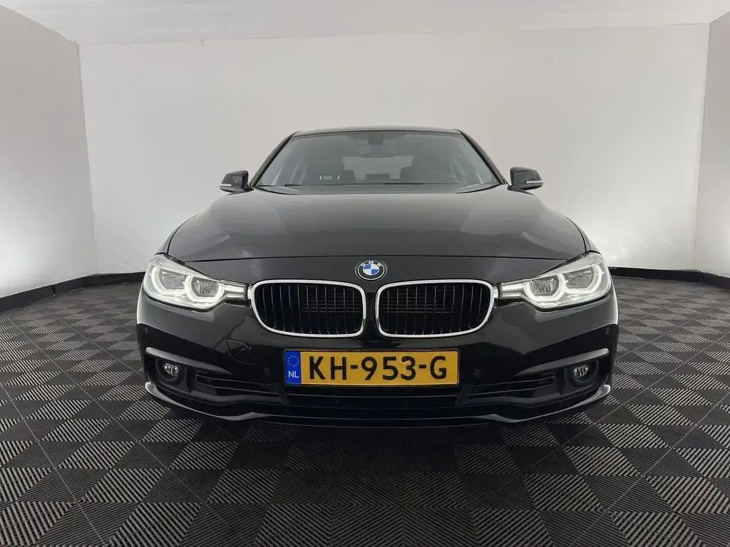Gebraucht BMW 330e Executive 252 PS (185 kW) 2016 Schwarz Limousine