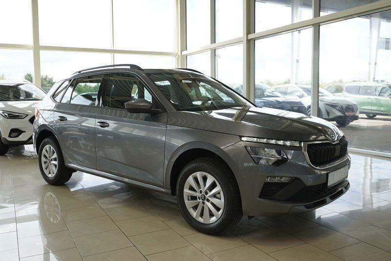 Graphite grau Neu 2025 Skoda Kamiq Selection SUV | 27.410 € (Superpreis) - Bild 1/4