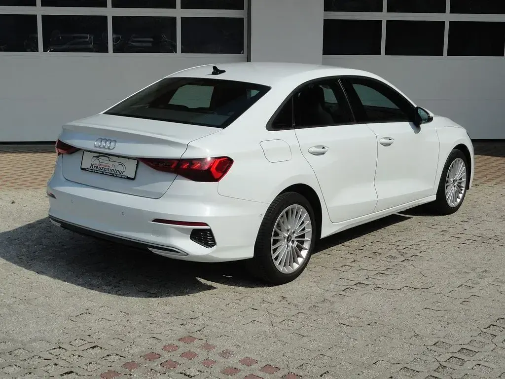 Gebraucht Audi A3 Advanced Plus 150 PS (110 kW) 2021 Gletscherweiß metallic Limousine