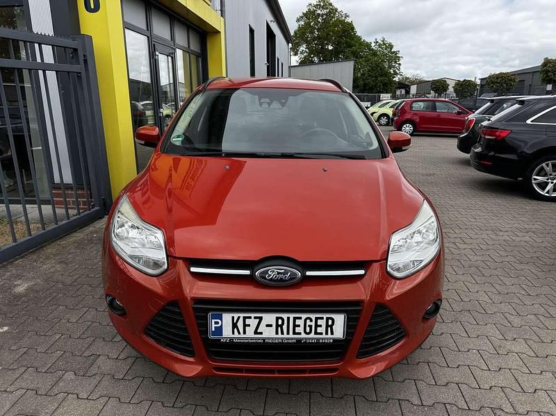 Gebraucht Ford Focus Trend 105 PS (77 kW) 2011 Orange Kombi