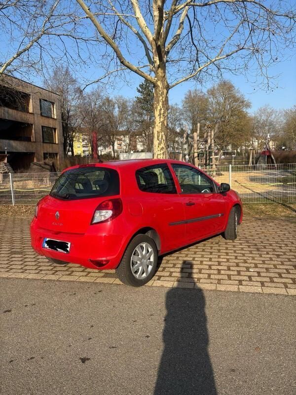 Rot Gebraucht 2012 Renault Clio IV Kleinwagen | 2.990 € (Superpreis) - Bild 1/4
