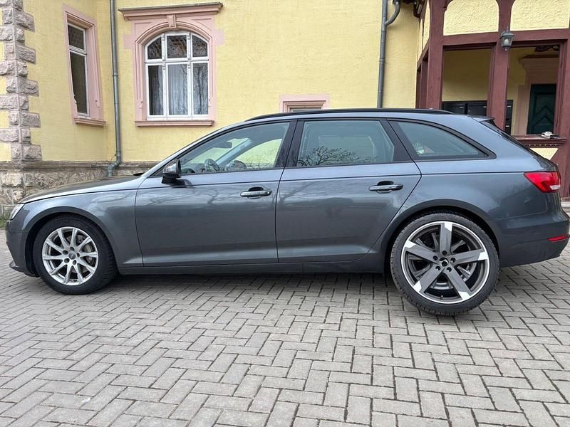 Gebraucht Audi A4 Ambiente 190 PS (139 kW) 2017 Grau Kombi