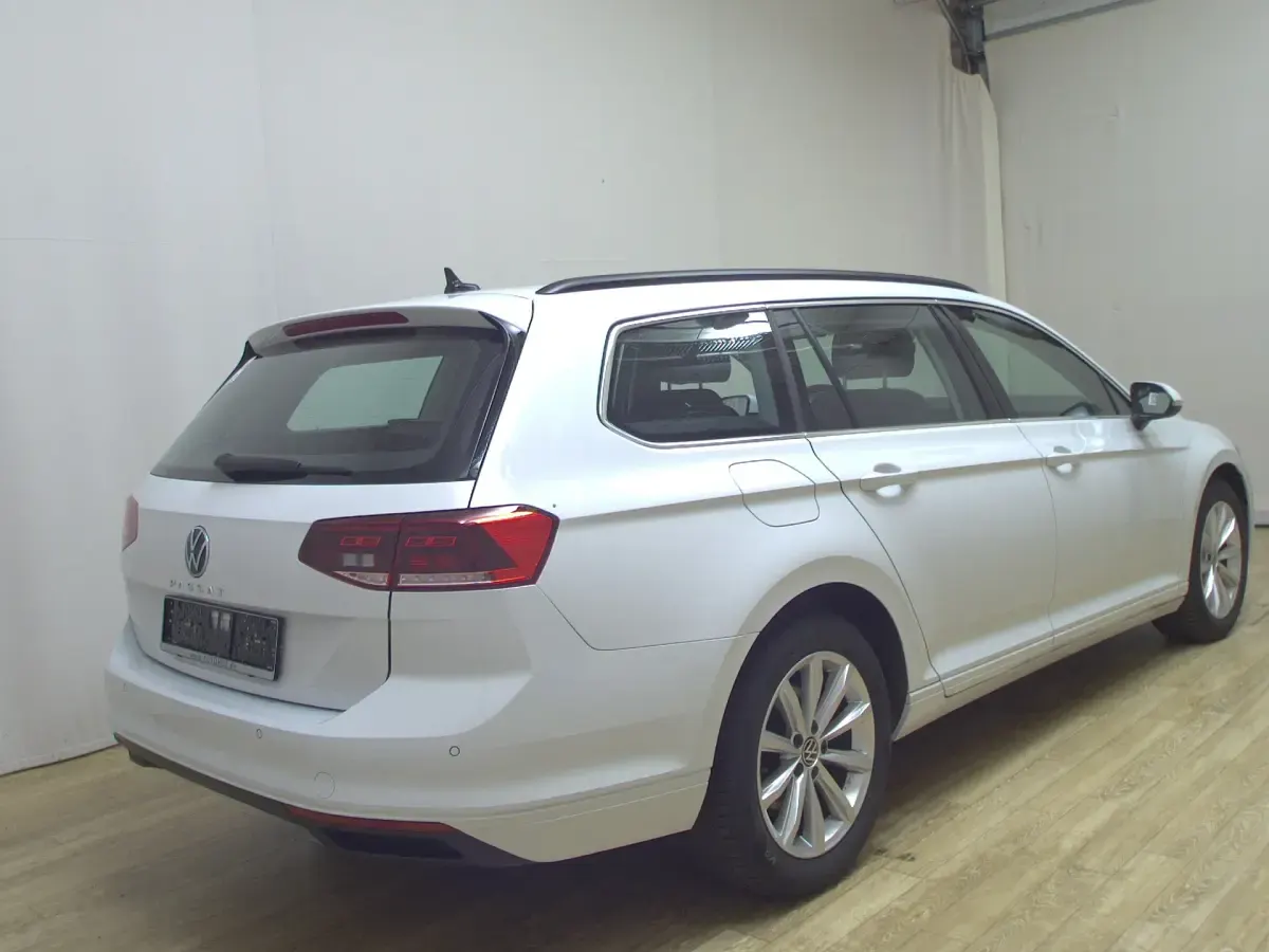 Gebraucht VW Passat Business 150 PS (110 kW) 2022 Weiss Kombi