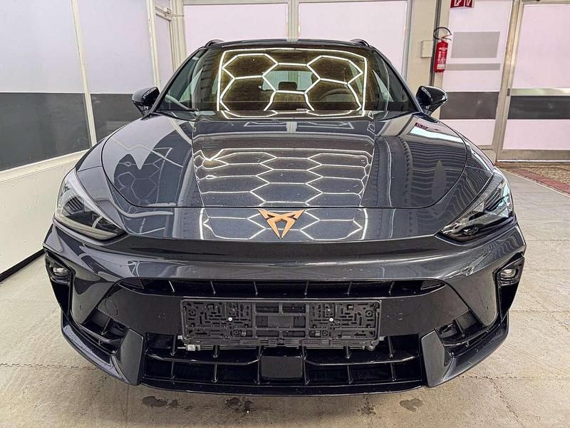 Neu Cupra Leon 150 PS (110 kW) 2026 Magnet grau s7s7 Kombi