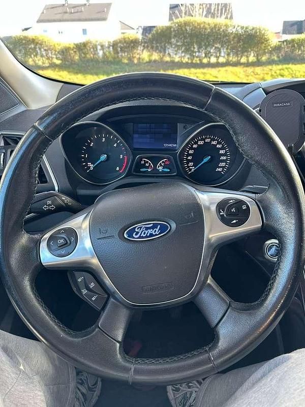 Gebraucht Ford Kuga Titanium 150 PS (110 kW) 2015 Grau SUV