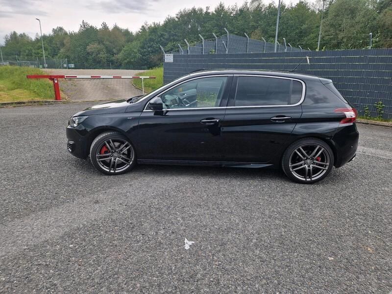 Schwarz Gebraucht 2015 Peugeot 308 GT Limousine | 16.450 € - Bild 1/4