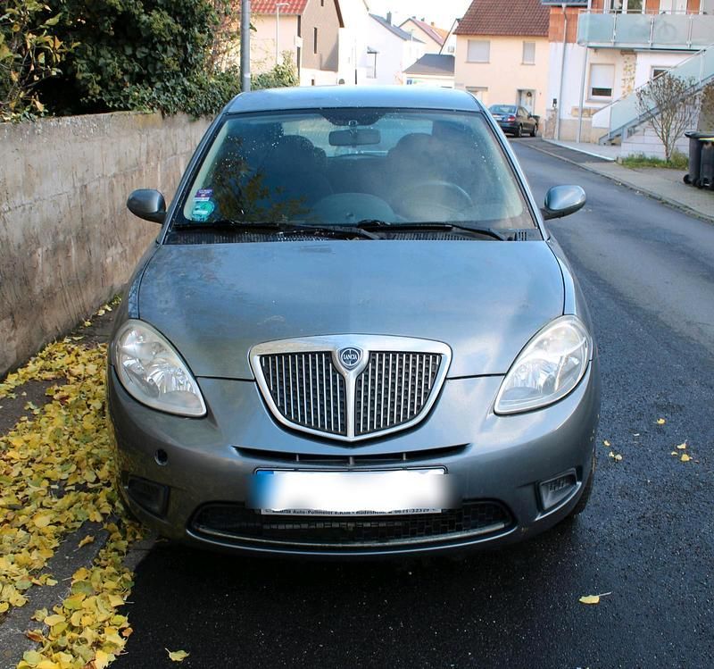 Grau Gebraucht 2009 Lancia Ypsilon Kleinwagen | 900 € (Superpreis) - Bild 1/4