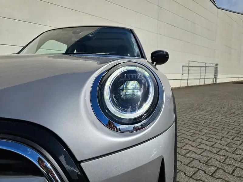 Używany Mini Cooper Essential 136 KM (100 kW) 2023 Srebrny Hatchback