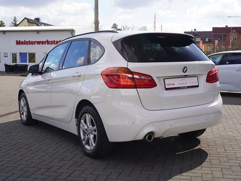 Gebraucht BMW 218 Active Tourer 140 PS (102 kW) 2018 Weiß Van / Kleinbus