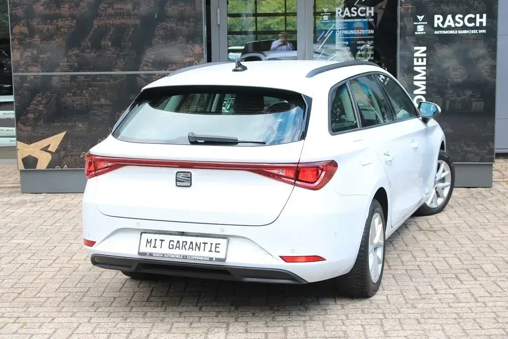 Gebraucht Seat Leon Style 150 PS (110 kW) 2023 Weiß Limousine