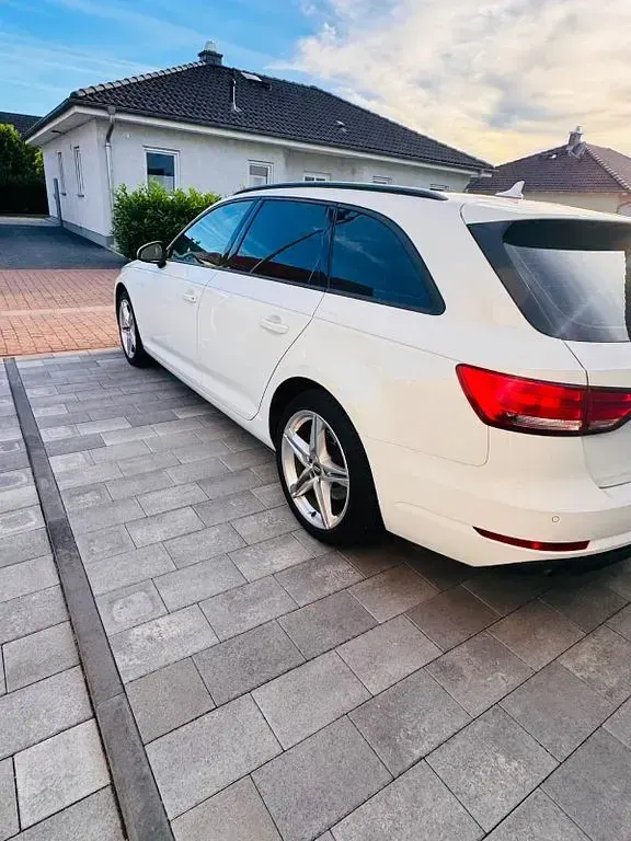 Gebraucht Audi A4 150 PS (110 kW) 2017 Weiß Kombi