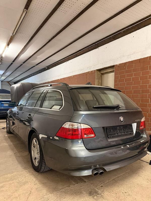 Gebraucht BMW 525 193 PS (141 kW) 2004 Kombi
