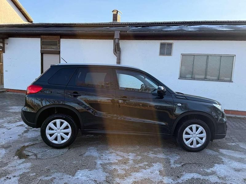 Gebraucht Suzuki Vitara Comfort 120 PS (88 kW) 2017 Schwarz SUV